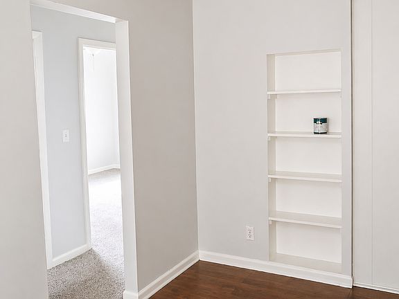 5th image of 208 12th Ave N APT 4