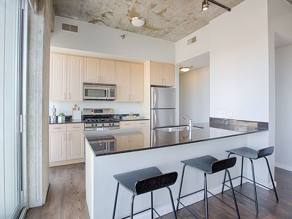 3rd image of 1620 S Michigan Ave Unit 426