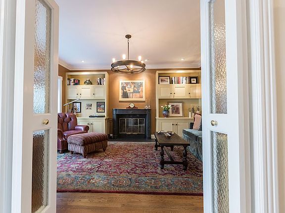 Living Room/Library