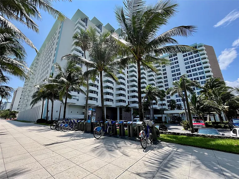 2899 Collins Ave #424 — Photo 30