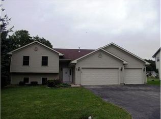 409 Staffordshire Dr NE, Poplar Grove, IL 61065