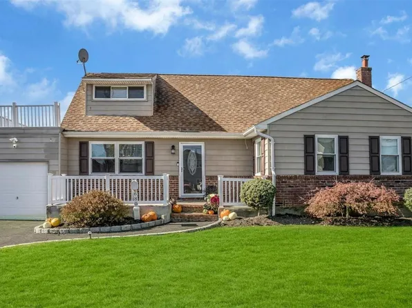 680 Keith Lane, West Islip, NY 11795