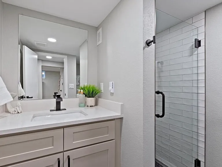 3527 N Steele St — Photo 19