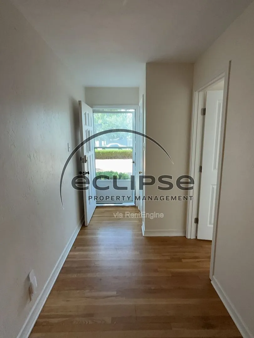 4 bed, 2.0 bath, 1500 sqft, $2,600 — Photo 4