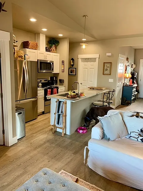 2 bed, 840 sqft, $1,700 — Photo 4