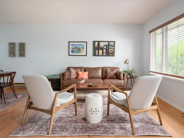 219 Bagshaw St #7, Parksville, BC V9P 2N5