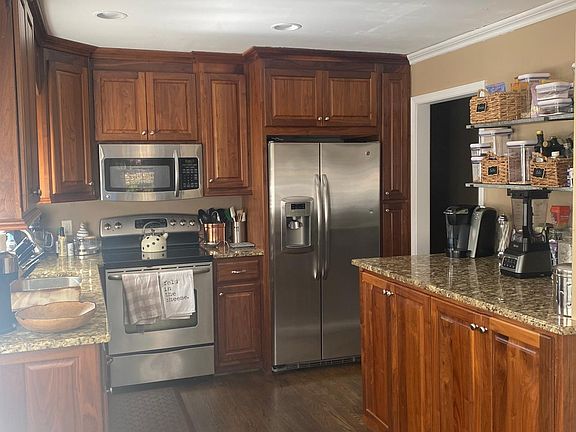 Kitchen (Open to dining room)