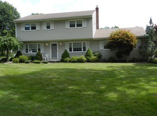 5 Iron Forge Rd, Parsippany, NJ 07054