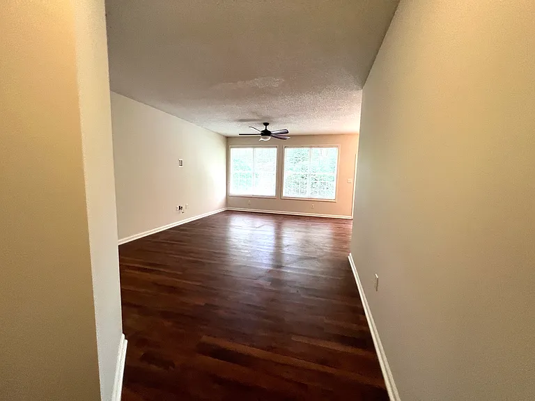 216 Howe St — Photo 30