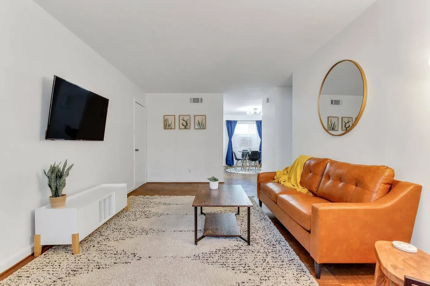 2 bed, 1100 sqft, $1,650 — Photo 2