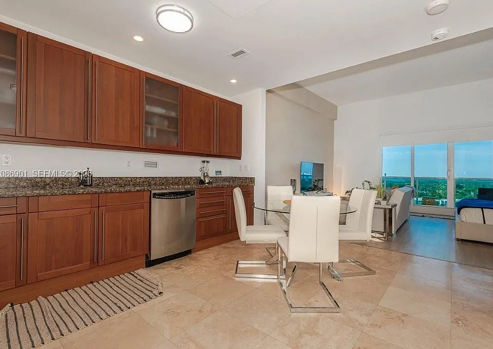 2301 Collins Ave #1630