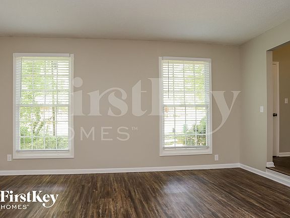 3rd image of 1083 Forest Heights Rd