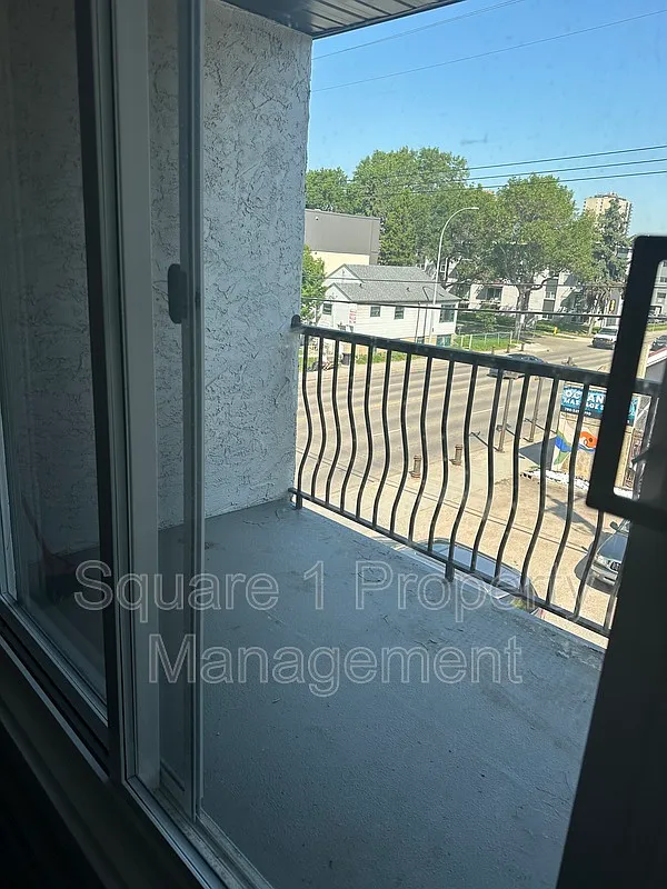 1 bed, 1.0 bath, $1,350 — Photo 3