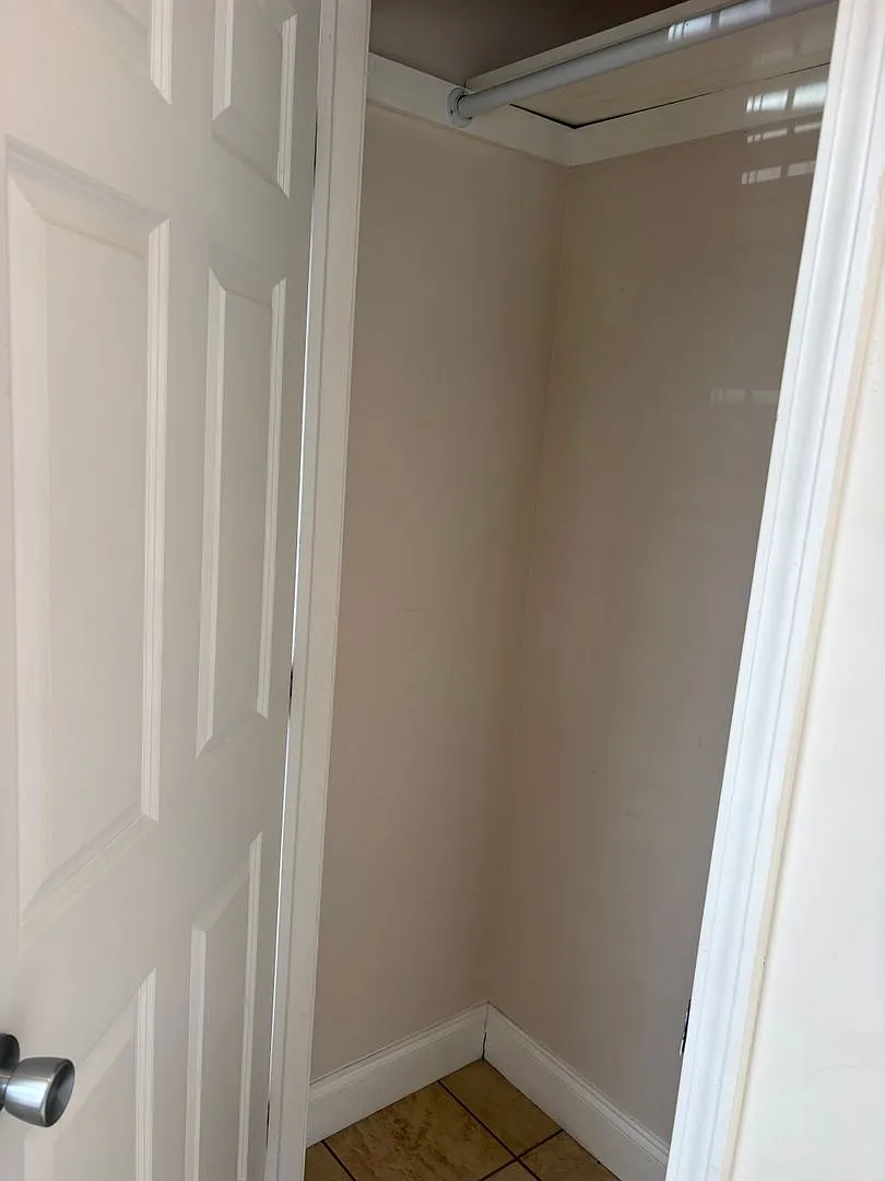 Convenient/quiet location, off street parking — Photo 3