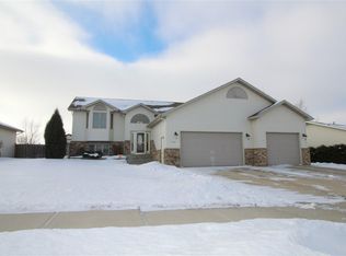 3034 9th St SE, Minot, ND 58701