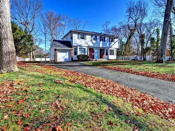 5 Teal Lane, Smithtown, NY 11787