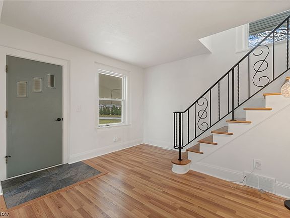 3rd image of 7394 Carole Dr
