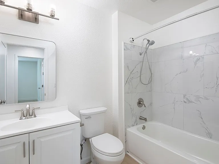 Wexford Manor Apartments — Photo 25