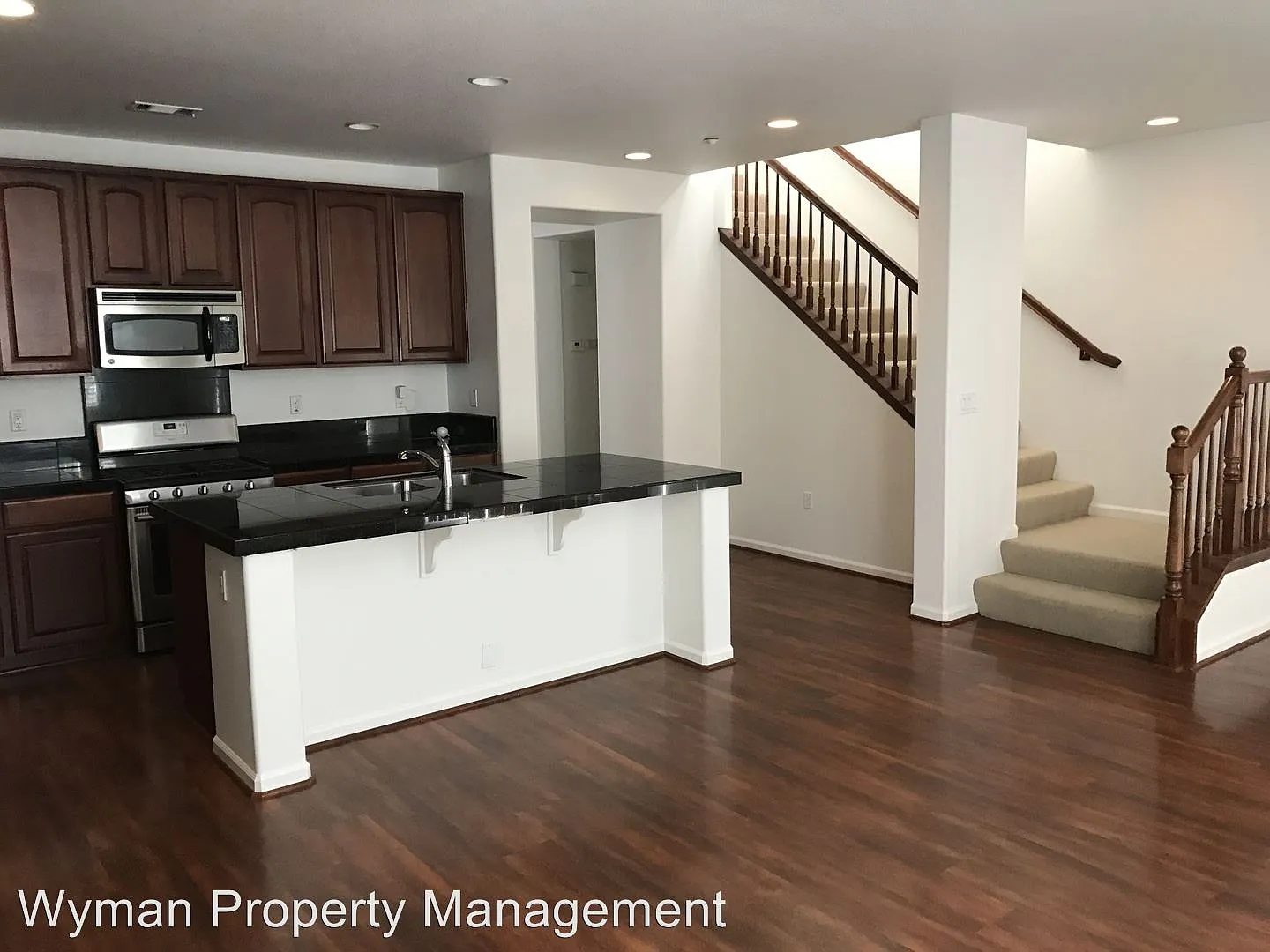 138 Crestwood Ln photo 1
