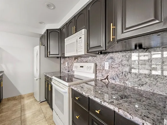 216 Old Meadow Way — Photo 14