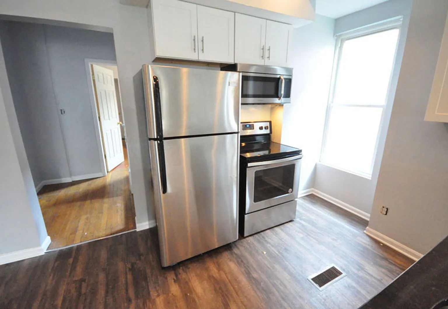 6 bed, 3.0 bath, $5,295 — Photo 4