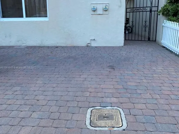 3860 W 8th Way #43, Hialeah, FL 33012