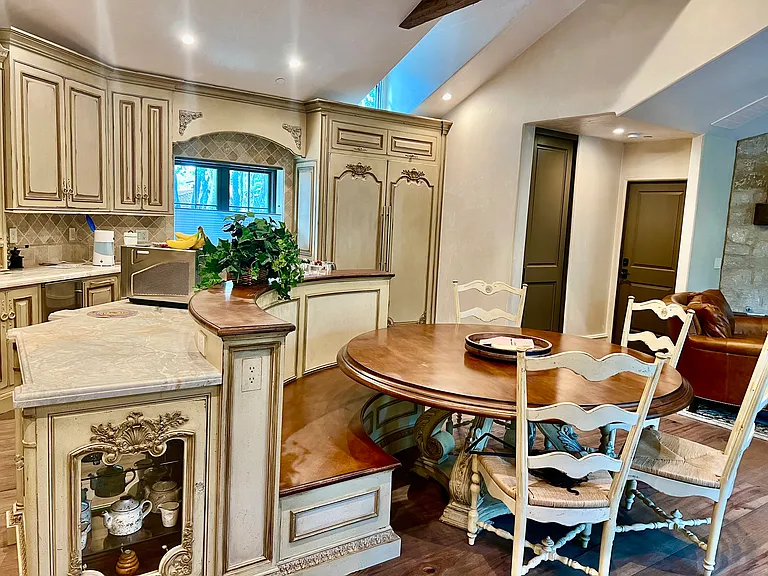7027 Valley Knoll Rd — Photo 6