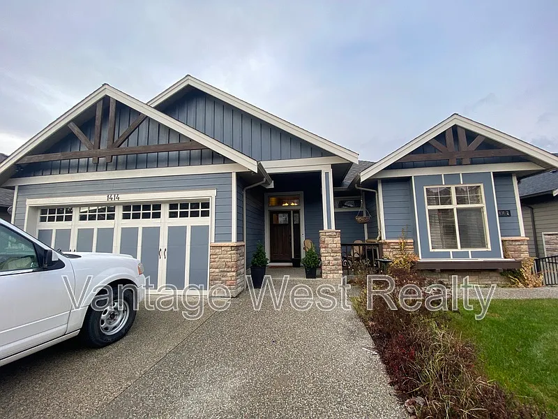 3 bed, 3.0 bath, 2390 sqft, $2,950 — Photo 1