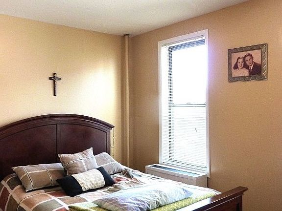 3rd image of 3004 45th St APT 2L