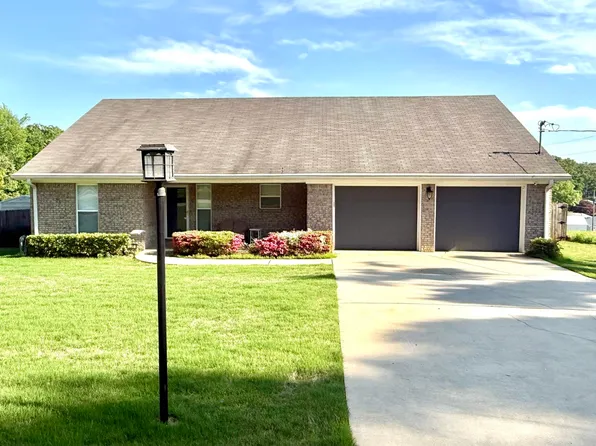 220 Riverhaven Dr, Muscle Shoals, AL 35661