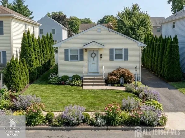114 Maple St, Colonia, NJ 07067