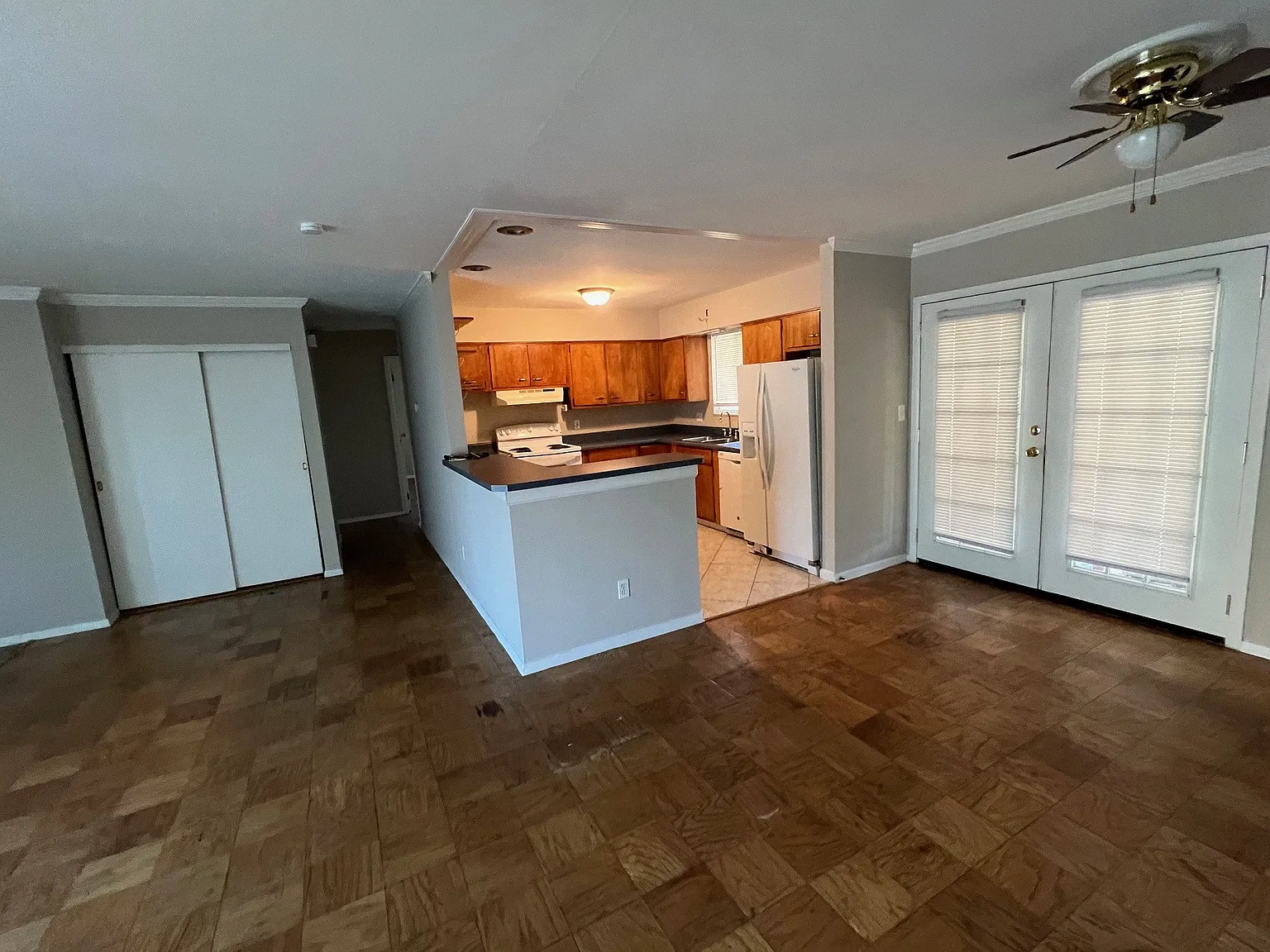 3 bed, 1351 sqft, $1,900 — Photo 4