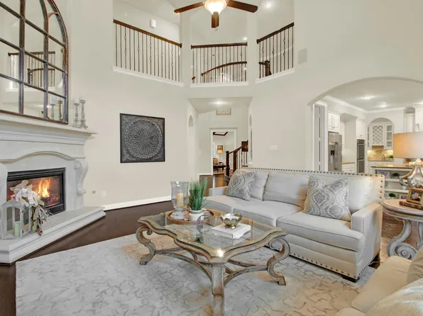 210 Chirping Squirrel Ct, Pinehurst, TX 77362