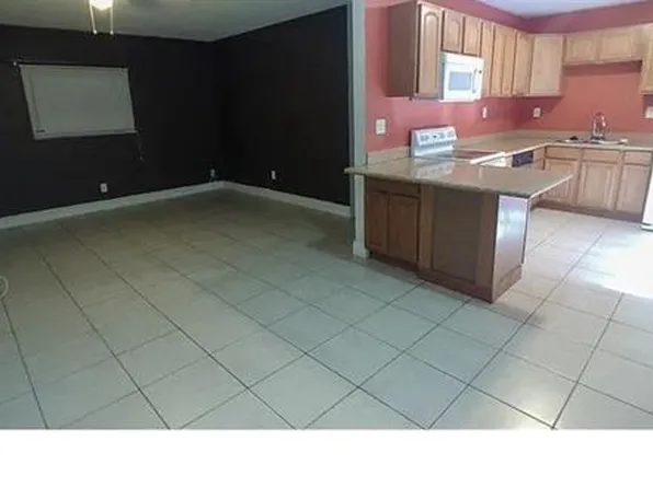 174 SW 3rd St, Deerfield Beach, FL 33441