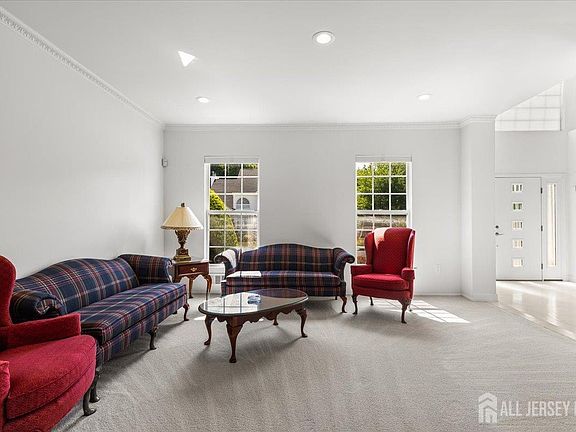5th image of 18 Trish Ct