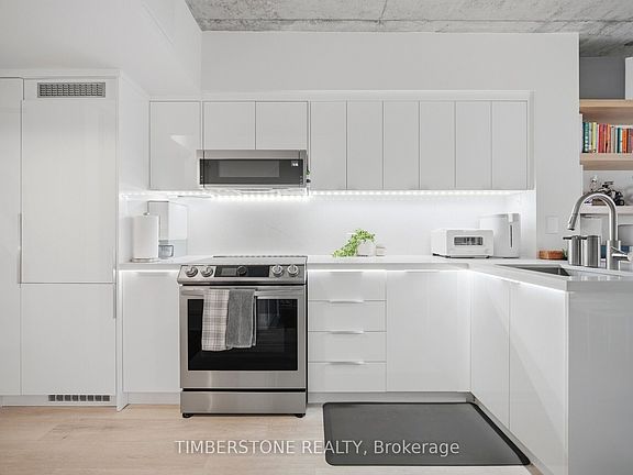 4th image of 255 Richmond St E #122