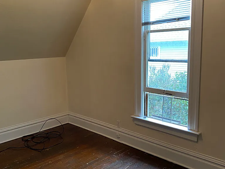 526 S 4th St W — Photo 6