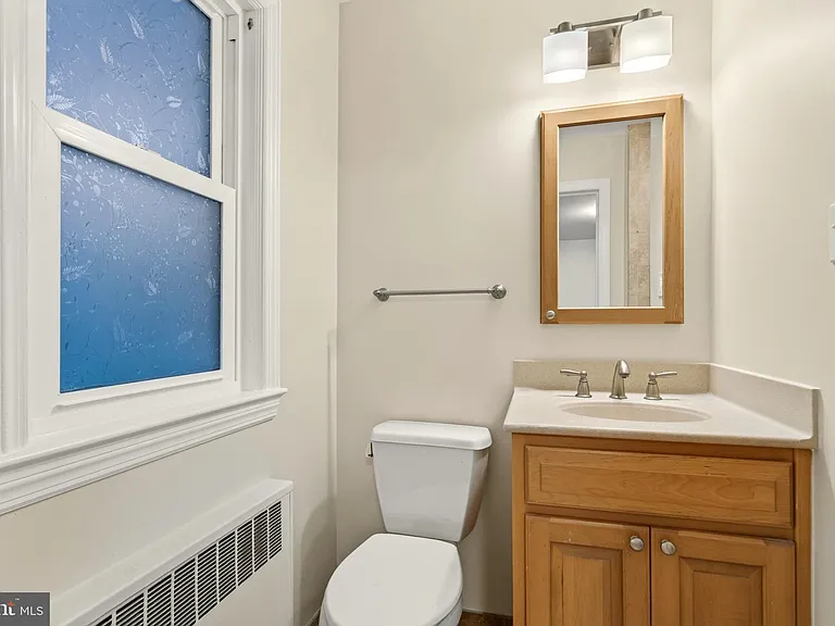 2375 N Vernon St — Photo 35