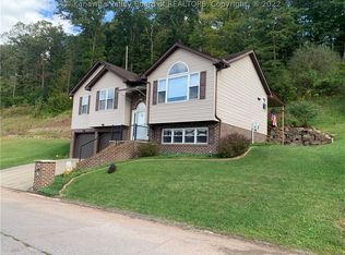 5009 Howards Fork Dr, Cross Lanes, WV 25313