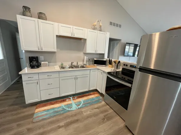 7288 Cardinal St, Algonac, MI 48001