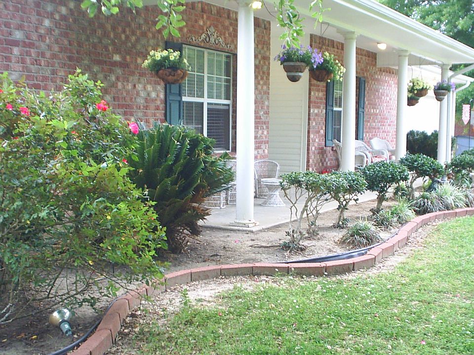 Gorgeous landscaping!