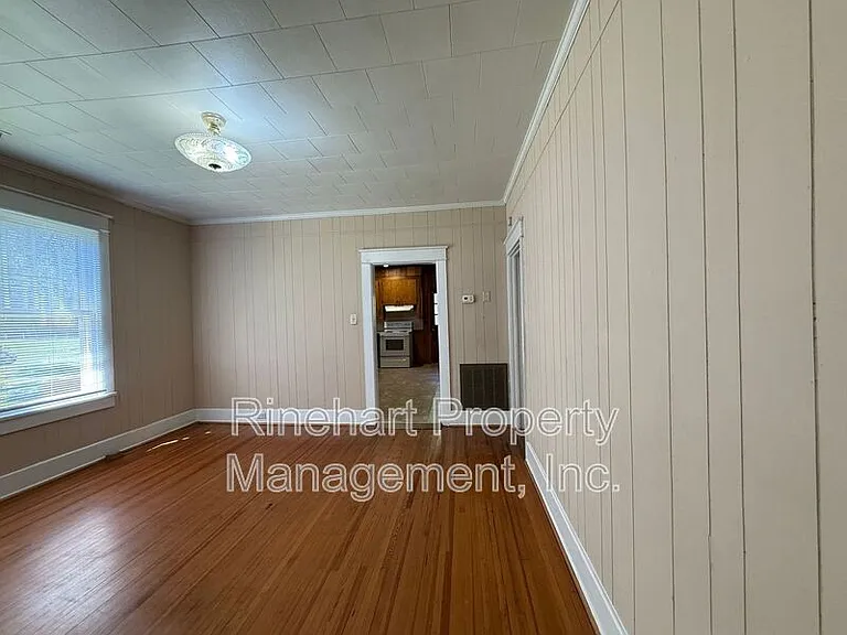 325 Walnut St — Photo 7