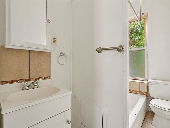 5th image of 227 N Simpson St #1