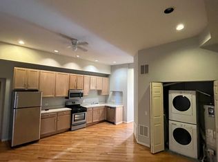 727-729 W Grand Ave #727-4R, Chicago, IL 60654