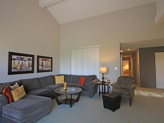 2nd image of 424 S Sierra Madre