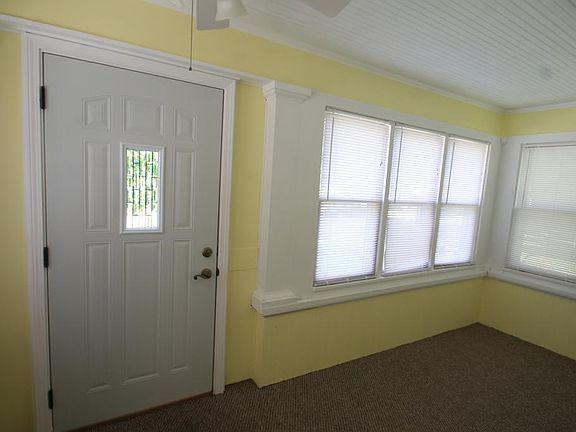 4th image of 403 E Academy St