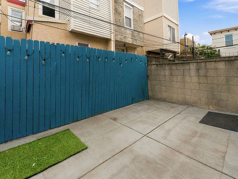 1318 S Reese St — Photo 30