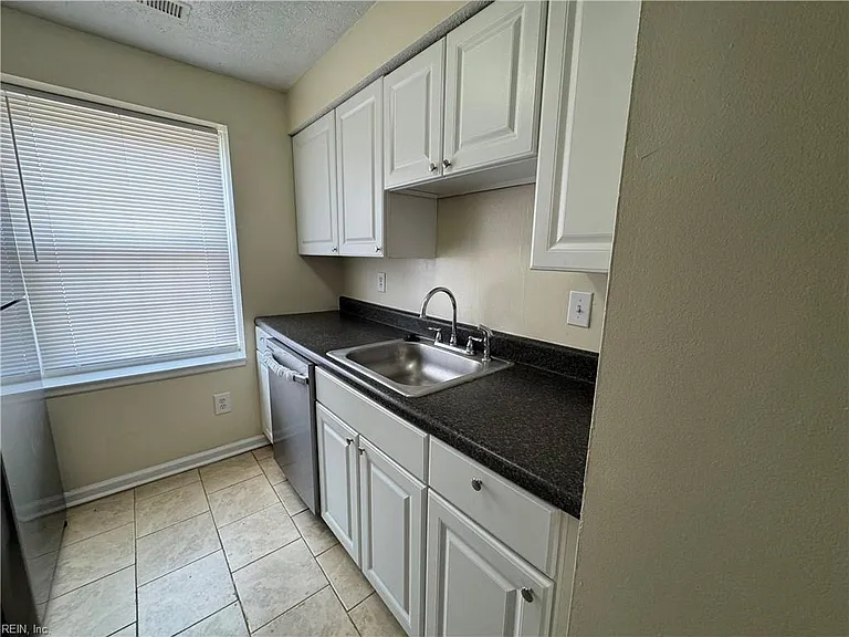 46 Lucinda Ct — Photo 9