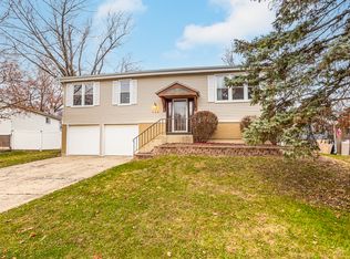 562 Cottonwood Cir, Bolingbrook, IL 60440