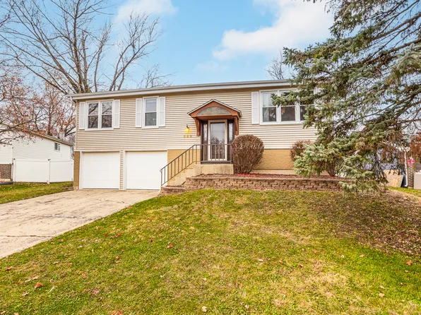 562 Cottonwood Cir, Bolingbrook, IL 60440